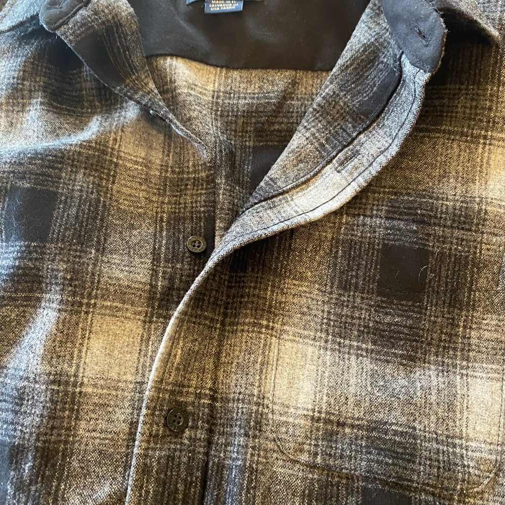 Pendleton Grey Plaid Shirt In Like New Condition.… - image 5